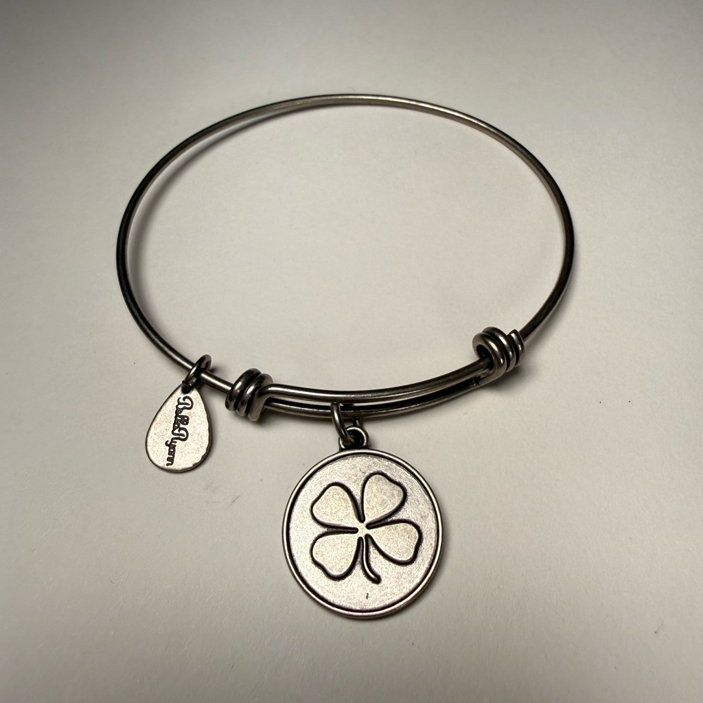 Bella Ryann Four Leaf Clover Vintage Charm Bangle Bracelet 5$